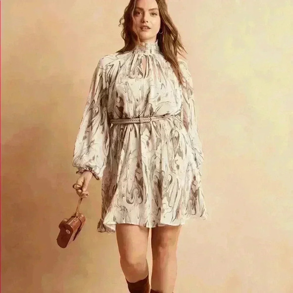 Banana Republic Smocked Crinkled Dress - Picture 4 of 10